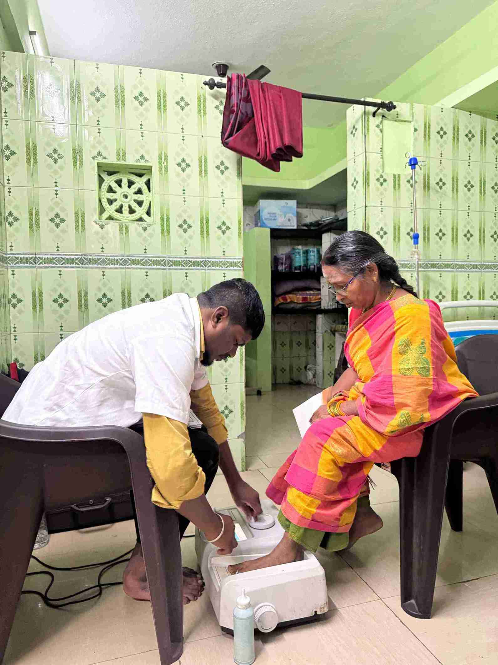 Doctor checking knee pain